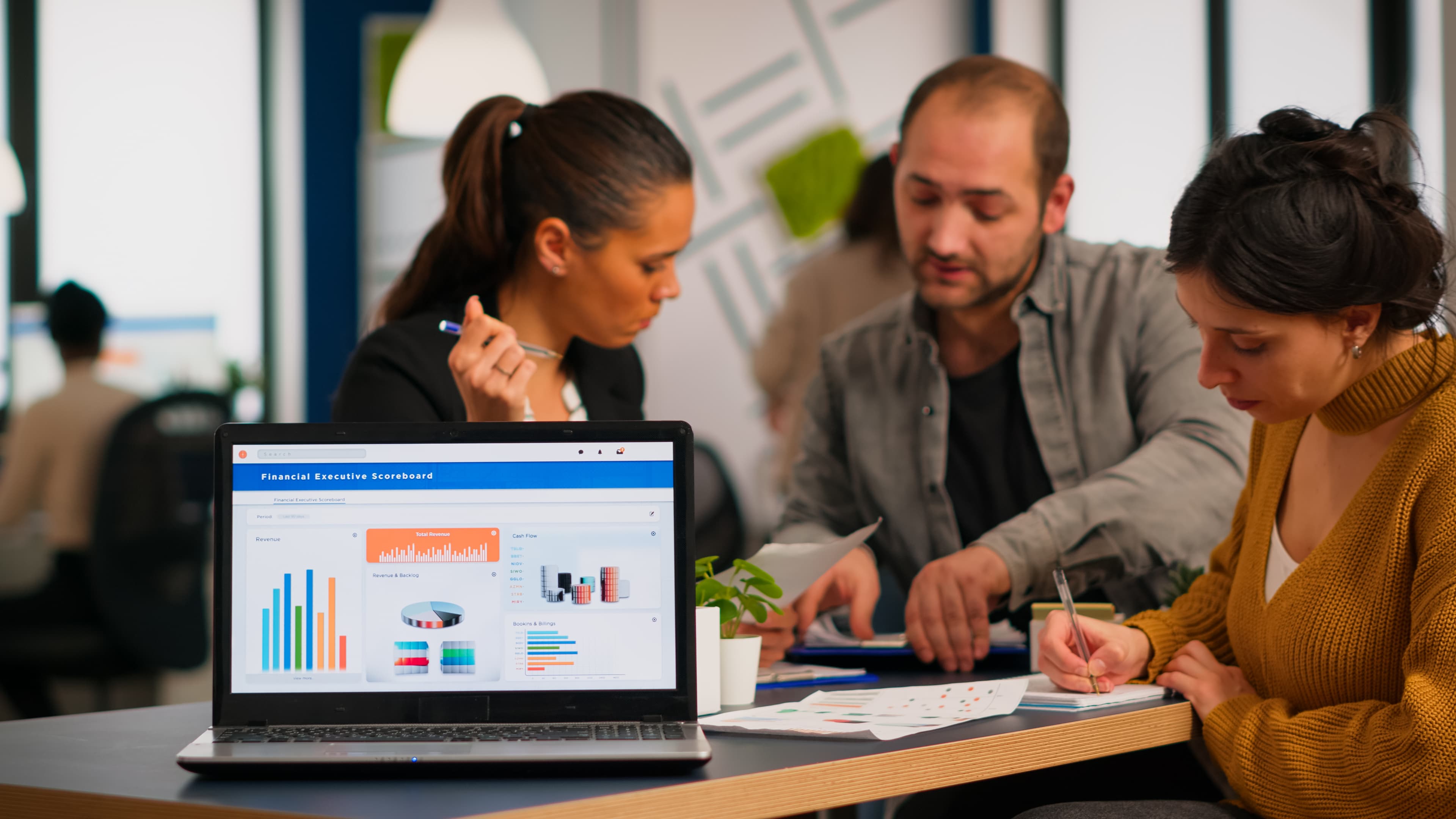 Webbly Media officiell ansvarsfriskrivning Digital byrå som granskar affärsresultat och projektinformation
